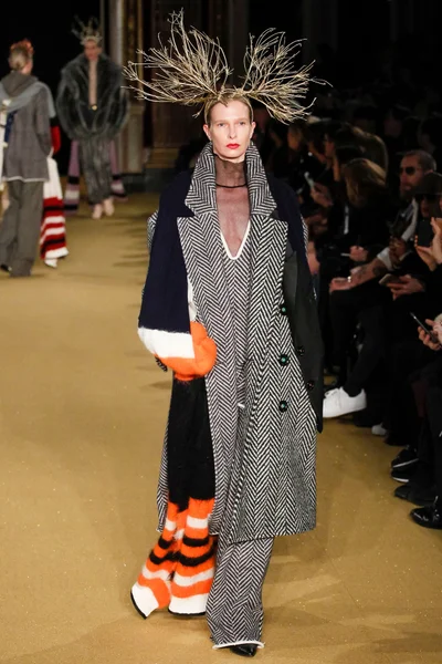 Look 11